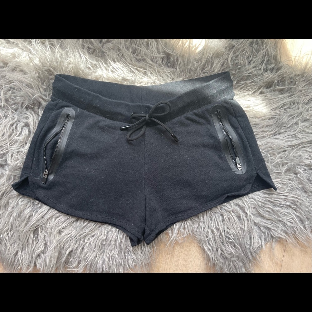 Fabletics: Small black zipper pocketed shorts